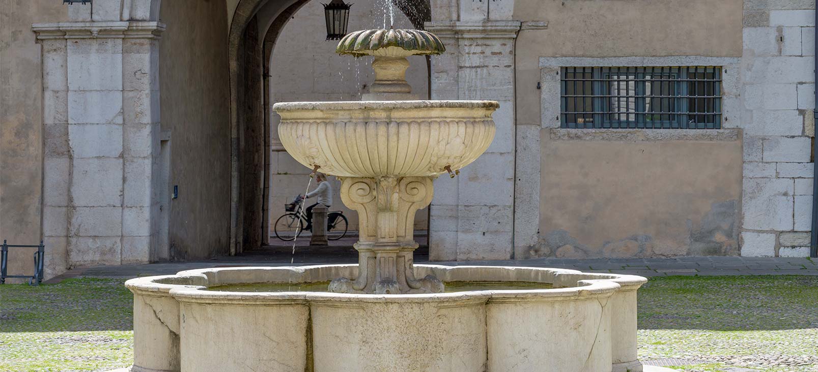 Restoration of Broletto Fountain