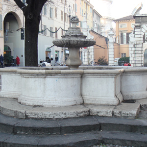 Vescovado Fountain 2